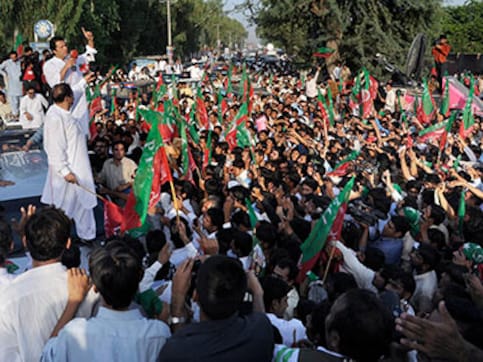 Pak SC orders Imran Khan, Qadri supporters to clear Constitution Avenue in 24 hours Pak SC orders Imran Khan, Qadri supporters to clear Constitution Avenue in 24 hours