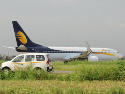 Jet Airways shares plunge 22.5%, hit 1-year low amid reports hint at lack of interest among bidders to follow up EoI Jet Airways shares plunge 22.5%, hit 1-year low amid reports hint at lack of interest among bidders to follow up EoI