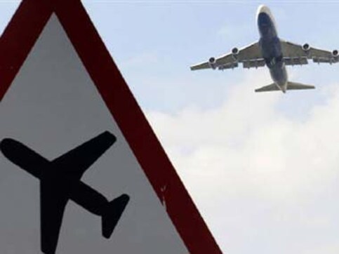 US bans civilian flights over Iraq hours after airstrike on jihadists US bans civilian flights over Iraq hours after airstrike on jihadists
