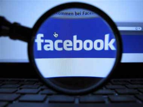 Facebook addiction can leave you lonely, depressed: Study