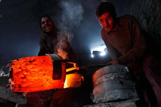 Industrial output slips, inflation stubborn: July IIP at 0.5%, Aug CPI at 7.8% Industrial output slips, inflation stubborn: July IIP at 0.5%, Aug CPI at 7.8%