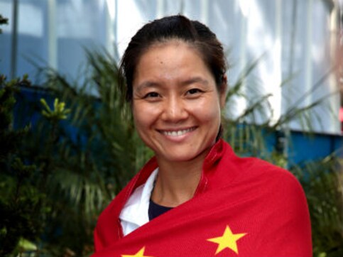 Knee injuries force China's Li Na to announce her retirement Knee injuries force China's Li Na to announce her retirement