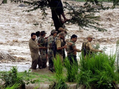 Jammu floods: Nine army Jawans, officer trapped after boat capsizes in Jhelum River Jammu floods: Nine army Jawans, officer trapped after boat capsizes in Jhelum River