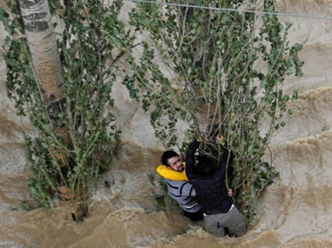Kashmir floods: PMO staff, officers contribute a day's salary to relief fund Kashmir floods: PMO staff, officers contribute a day's salary to relief fund