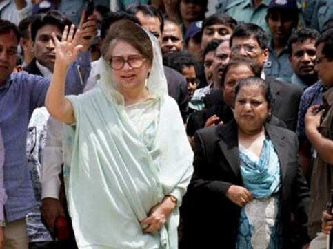 Former PM of Bangladesh Khaleda Zia goes on trial on charges of graft Former PM of Bangladesh Khaleda Zia goes on trial on charges of graft