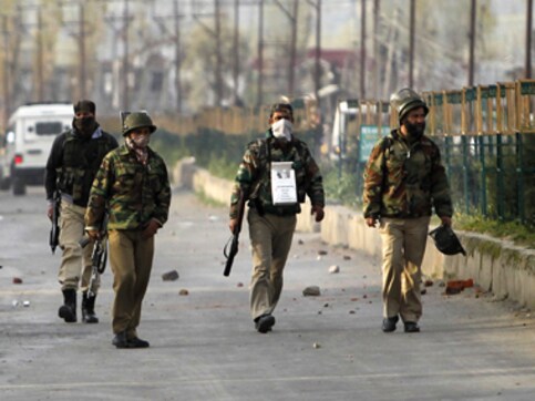 CRPF jawan shot dead in Kashmir CRPF jawan shot dead in Kashmir