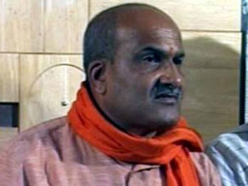 Sri Ram Sene chief Pramod Muthalik compares Gauri Lankesh's murder with death of 'dog'; backtracks later Sri Ram Sene chief Pramod Muthalik compares Gauri Lankesh's murder with death of 'dog'; backtracks later