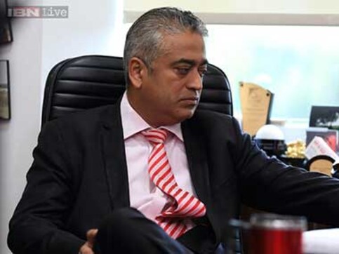 Rajdeep Sardesai roughed up by Modi supporters outside Madison Square Rajdeep Sardesai roughed up by Modi supporters outside Madison Square