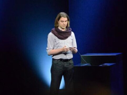 How a purple scarf stole the spotlight at Apple's iPhone 6 launch How a purple scarf stole the spotlight at Apple's iPhone 6 launch