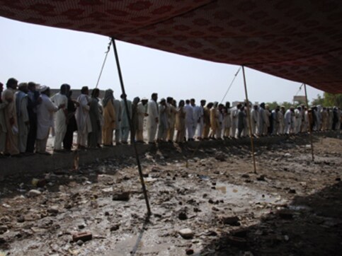 Civilians flee Khyber as Pak troops up offensive against Taliban Civilians flee Khyber as Pak troops up offensive against Taliban