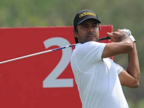 Golf: Hot putter puts Randhawa in Hong Kong Open lead Golf: Hot putter puts Randhawa in Hong Kong Open lead