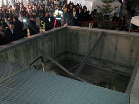 16 killed in collapse at 'K-Pop' concert in South Korea after ventilation grate collapses 16 killed in collapse at 'K-Pop' concert in South Korea after ventilation grate collapses