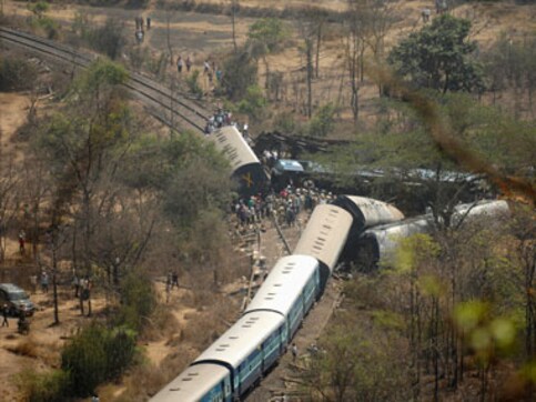 12 bogies of goods train derails near Chiplun, Konkan route affected 12 bogies of goods train derails near Chiplun, Konkan route affected