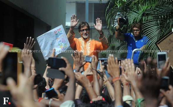 Photos: Amitabh Bachchan turns 72, celebrates birthday with fans Photos: Amitabh Bachchan turns 72, celebrates birthday with fans