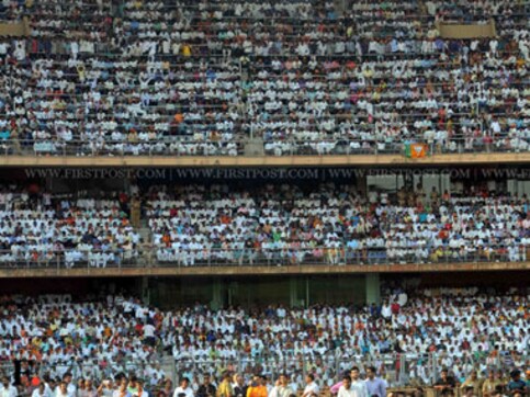 Grand swearing-in: BJP supporters flock to Mumbai from across Maharashtra Grand swearing-in: BJP supporters flock to Mumbai from across Maharashtra