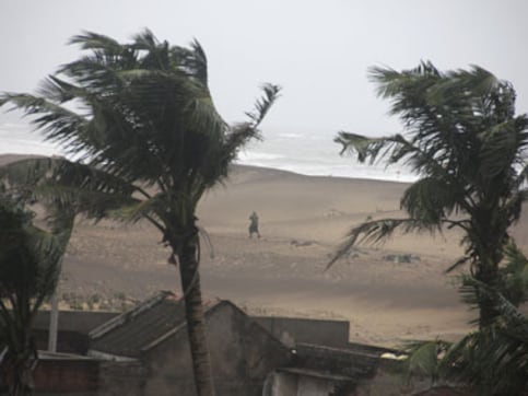 Cyclone Hudhud: Three killed, one injured in house collapse in Madhya Pradesh Cyclone Hudhud: Three killed, one injured in house collapse in Madhya Pradesh
