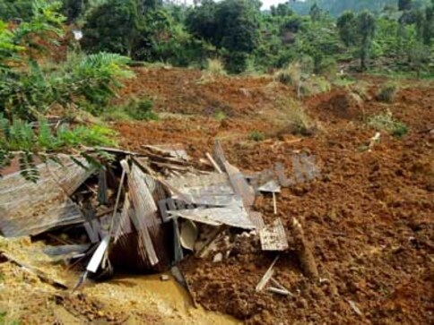 Landslide in Indonesia kills 18, more than 100 houses swept away