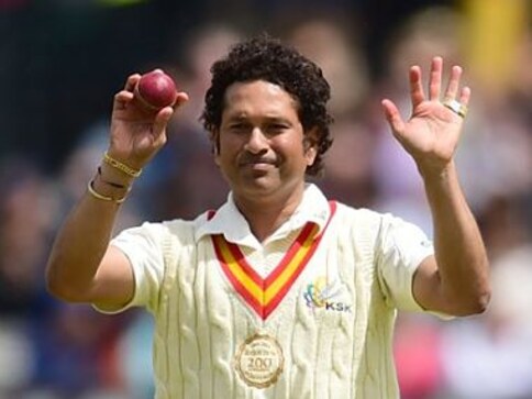 With broom in hand, Sachin Tendulkar joins 'Swachh Bharat' campaign
