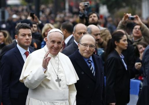 Pope Francis prays in Istanbul's Blue Mosque Pope Francis prays in Istanbul's Blue Mosque