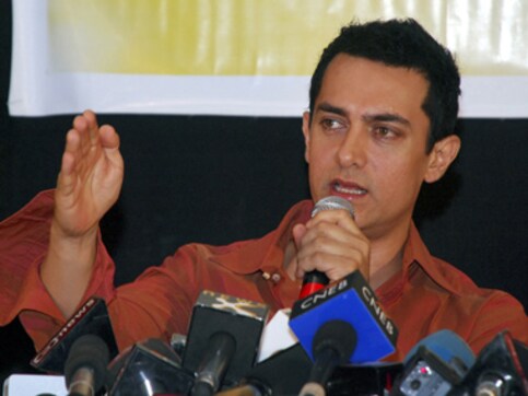 Aamir Khan issued legal notice for promoting homosexuality on TV show Aamir Khan issued legal notice for promoting homosexuality on TV show