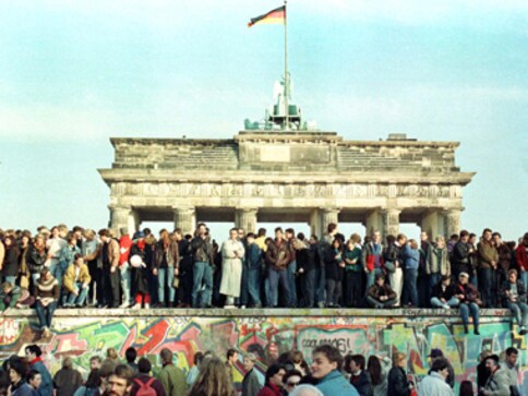 Timeline: From division to unity, mapping the Berlin wall's fall