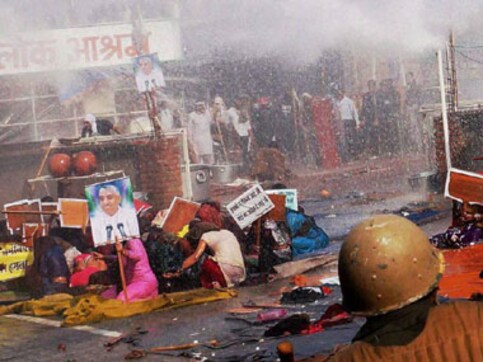Hisar: 3 bodies found in ashram, authorities slap sedition charges on Rampal Hisar: 3 bodies found in ashram, authorities slap sedition charges on Rampal