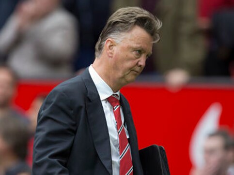 Manchester United in disarray: Carrick insists Van Gaal has players' respect Manchester United in disarray: Carrick insists Van Gaal has players' respect