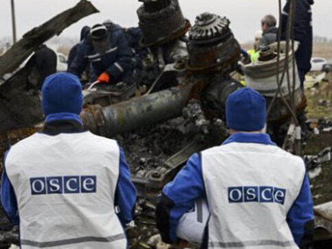 Work starts in Ukraine to collect wreckage of flight MH17 Work starts in Ukraine to collect wreckage of flight MH17