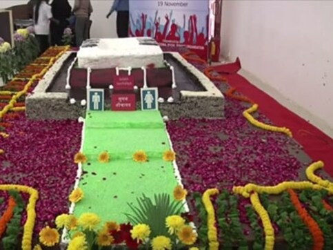 Watch: A giant cake shaped like a toilet to mark World Toilet Day Watch: A giant cake shaped like a toilet to mark World Toilet Day