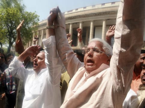 Lalu and Mulayam all set to seal political partnership with matrimonial alliance Lalu and Mulayam all set to seal political partnership with matrimonial alliance