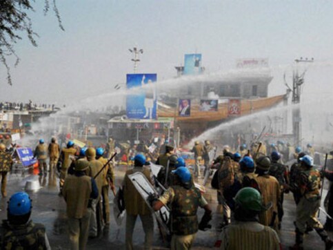 In dramatic crackdown, 'godman' Rampal held, taken to Chandigarh In dramatic crackdown, 'godman' Rampal held, taken to Chandigarh