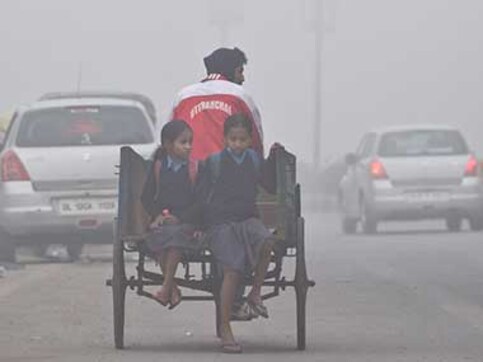 Fog causes havoc in North India: 13 flights, 74 trains cancelled in North India Fog causes havoc in North India: 13 flights, 74 trains cancelled in North India