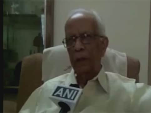 JU gold medalist refuses award: Agitating students shame institutions, says Bengal governor JU gold medalist refuses award: Agitating students shame institutions, says Bengal governor