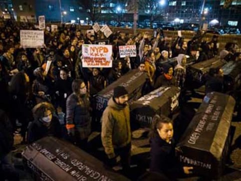 Over 500 New Yorkers protest Chokehold death of black man for second night running Over 500 New Yorkers protest Chokehold death of black man for second night running