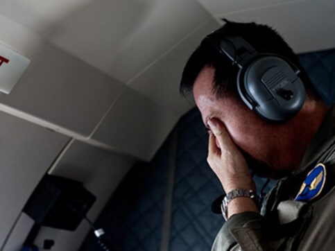 Sonar images find AirAsia's QZ8501 wreckage: Victim wearing life jacket raises questions about crash Sonar images find AirAsia's QZ8501 wreckage: Victim wearing life jacket raises questions about crash