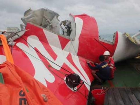 Indonesia retrieves last of crashed AirAsia QZ8501 jet fuselage Indonesia retrieves last of crashed AirAsia QZ8501 jet fuselage