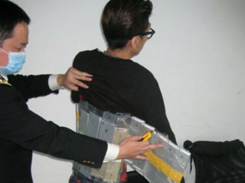 China customs official stop man with 'weird walk', find 94 iPhones strapped to his body China customs official stop man with 'weird walk', find 94 iPhones strapped to his body