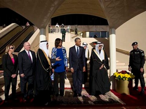 Michelle Obama forgoes headscarf in Saudi Arabia, stirs up controversy Michelle Obama forgoes headscarf in Saudi Arabia, stirs up controversy