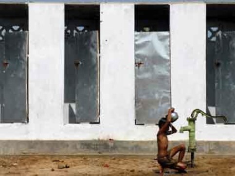 Woman panchayat 'live broadcasts' names of villagers who defecate in the open Woman panchayat 'live broadcasts' names of villagers who defecate in the open