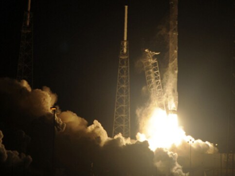 SpaceX launches cargo ship but rocket recovery test ends in crash SpaceX launches cargo ship but rocket recovery test ends in crash