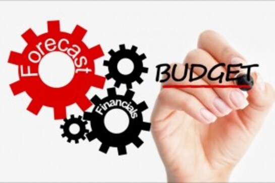 Budget 2015: Lower prices to help Modi govt meet fiscal numbers, say analysts