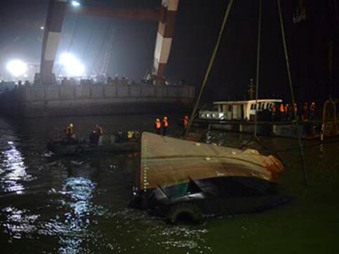 Twenty missing as boat carrying migrants sinks near Bangladesh Twenty missing as boat carrying migrants sinks near Bangladesh