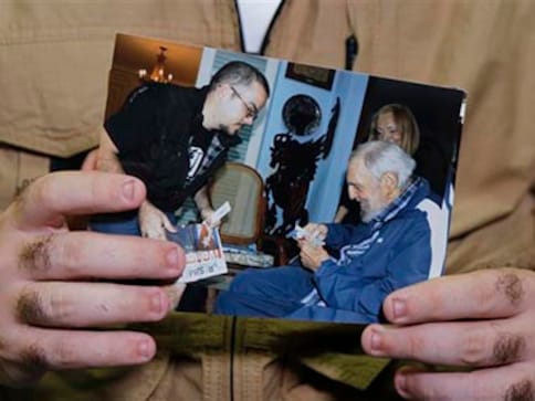 Cuba publishes first photos of Fidel Castro in 5 months