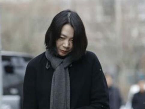 Nut rage incident: Flight attendant sues Korean Air, former exec who threw tantrum Nut rage incident: Flight attendant sues Korean Air, former exec who threw tantrum