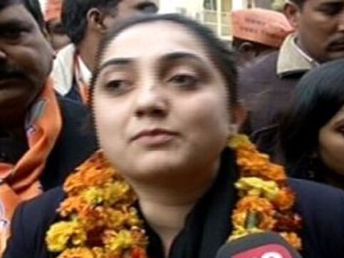 Delhi BJP spokesperson caught sharing fake news, tries to pass off Gujarat riots photo as Bengal's Delhi BJP spokesperson caught sharing fake news, tries to pass off Gujarat riots photo as Bengal's