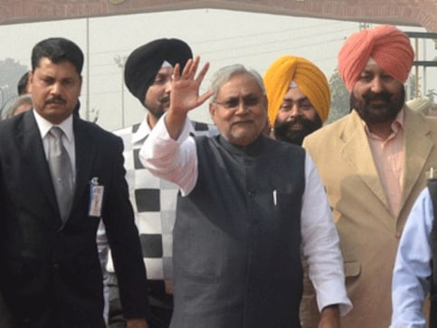 Nitish Kumar slams governor for giving CM Manjhi undue time for floor test Nitish Kumar slams governor for giving CM Manjhi undue time for floor test