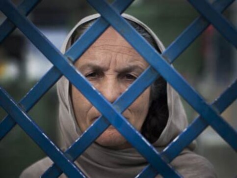 Afghanistan: Woman beaten to death for burning Quran; women activists carry her coffin Afghanistan: Woman beaten to death for burning Quran; women activists carry her coffin