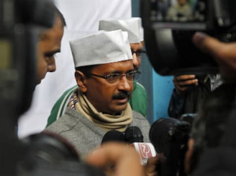 Fresh trouble for AAP: Sting tape charges Kejriwal with poaching; Yadav, Bhushan release letter Fresh trouble for AAP: Sting tape charges Kejriwal with poaching; Yadav, Bhushan release letter