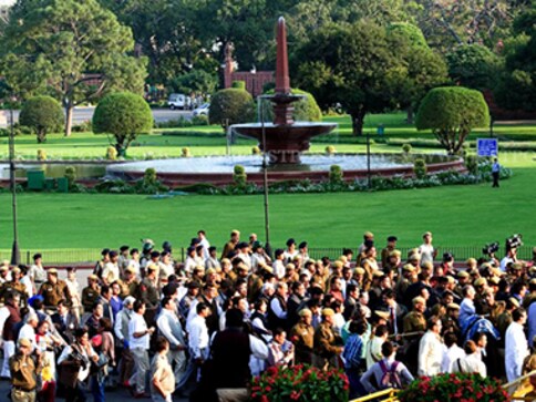 Youth Cong members, councillors protest against BJP-led NDMC