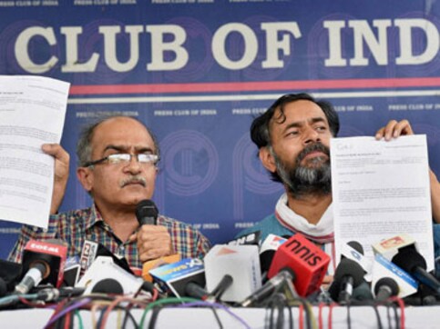 Ousting Yadav, Bhushan may trigger mass exit from Maharashtra AAP Ousting Yadav, Bhushan may trigger mass exit from Maharashtra AAP